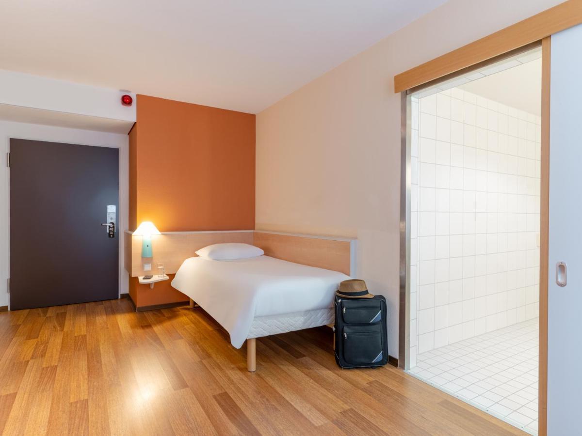 Ibis Stuttgart Centrum Exterior foto