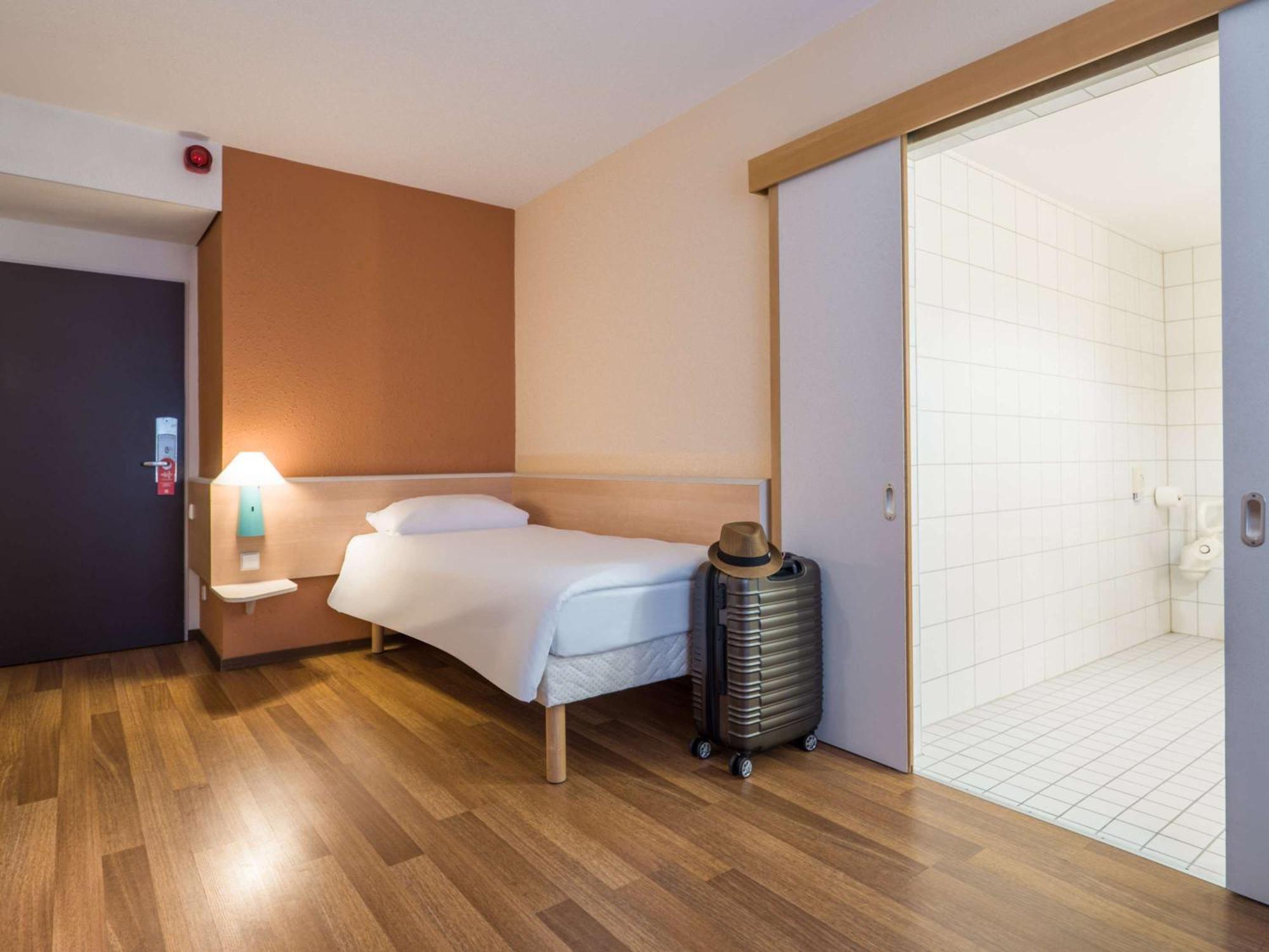 Ibis Stuttgart Centrum Exterior foto