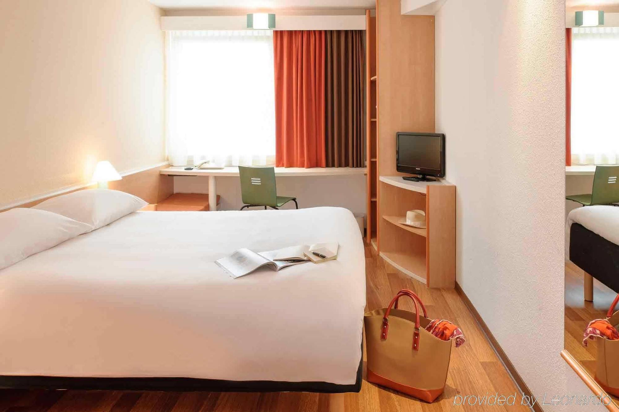Ibis Stuttgart Centrum Exterior foto